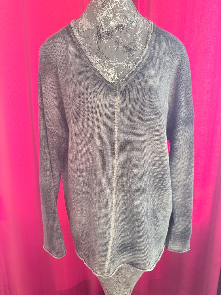 Avant Toi Washed Gray Linen V-Neck Pullover